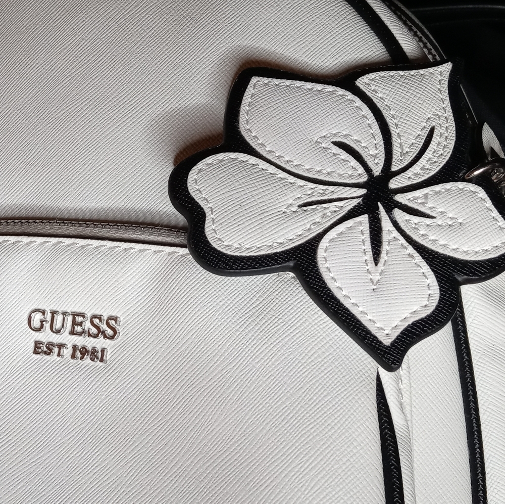 Guess Backpack🌸🌿 - Picture 9 of 9
